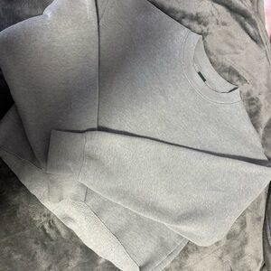 Wild Fable Gray Sweatshirt Soft and Versatile